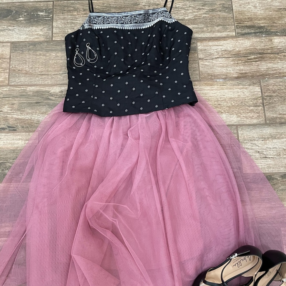 SOLD 3/$20 Ann Taylor Summer/GNO Spaghetti